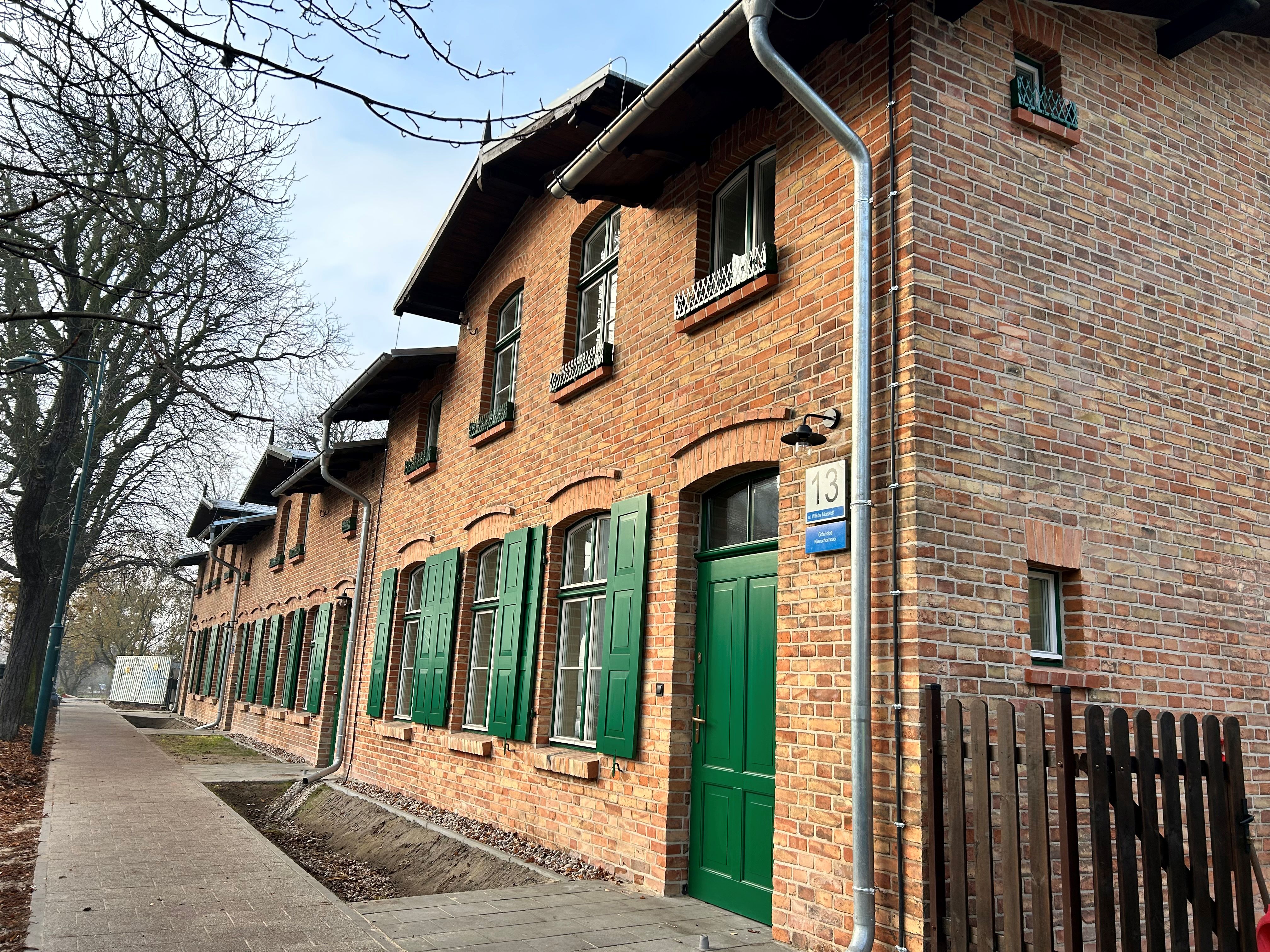 Zdjęcie przedstawia budynek po modernizacji przy ul. Wilków Morskich 13, 14, 15, 16